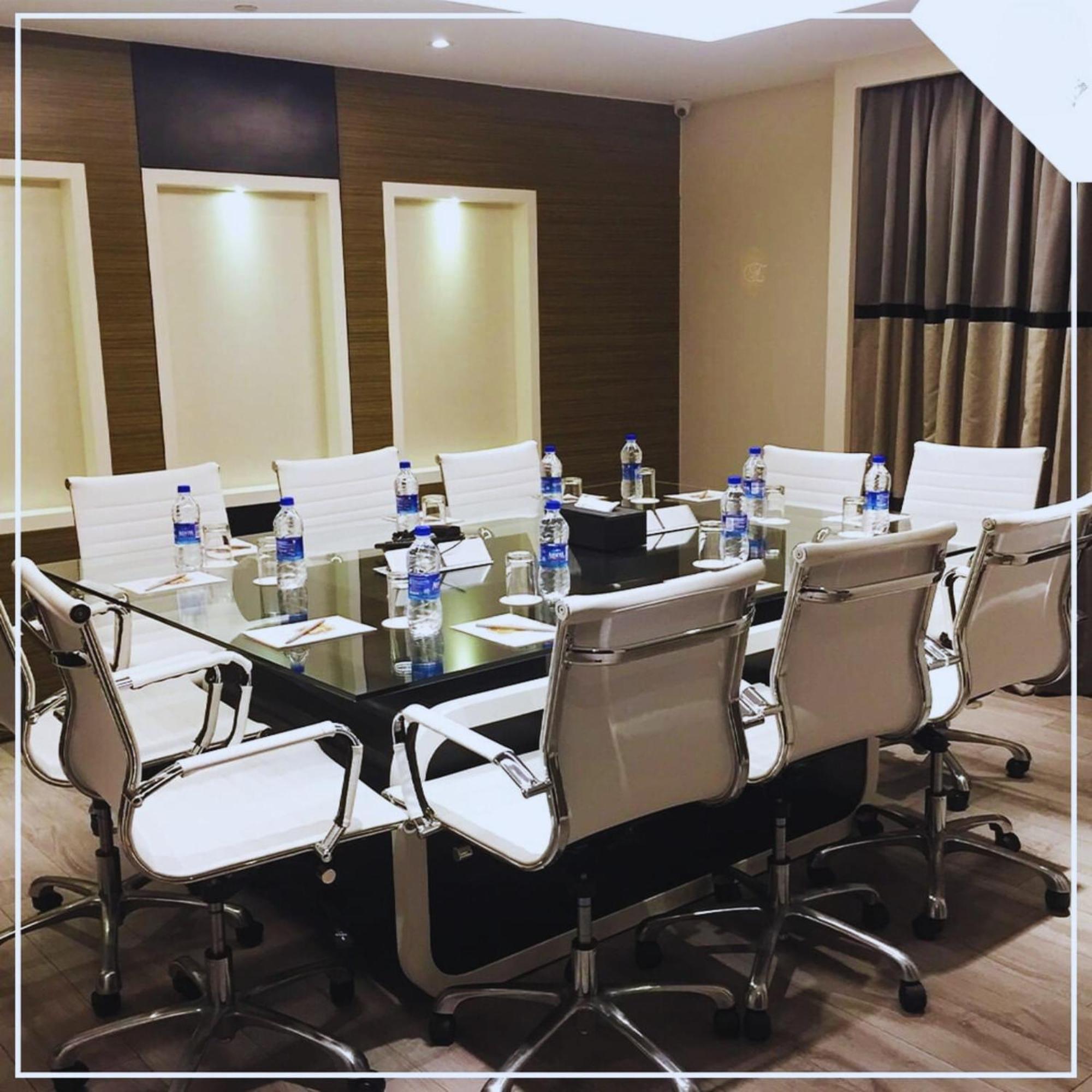 מומביי The Empresa Hotel מראה חיצוני תמונה