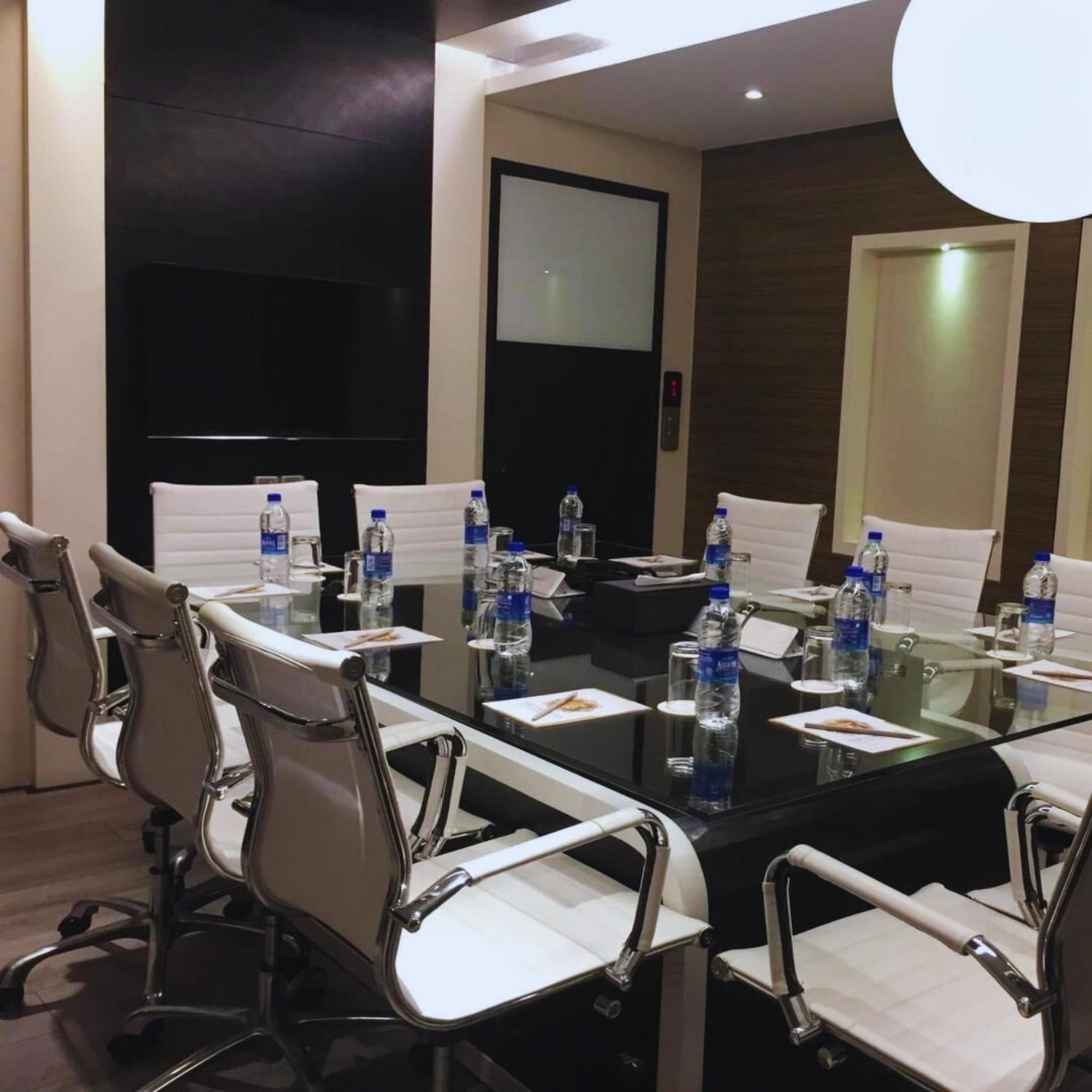 מומביי The Empresa Hotel מראה חיצוני תמונה