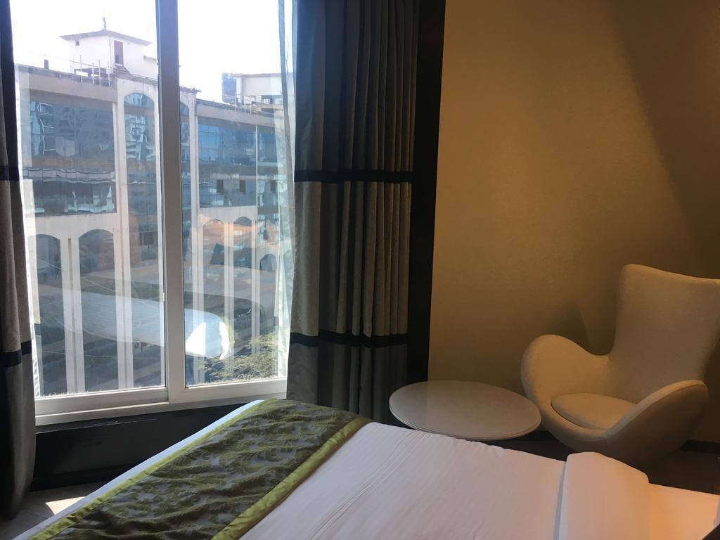 מומביי The Empresa Hotel מראה חיצוני תמונה