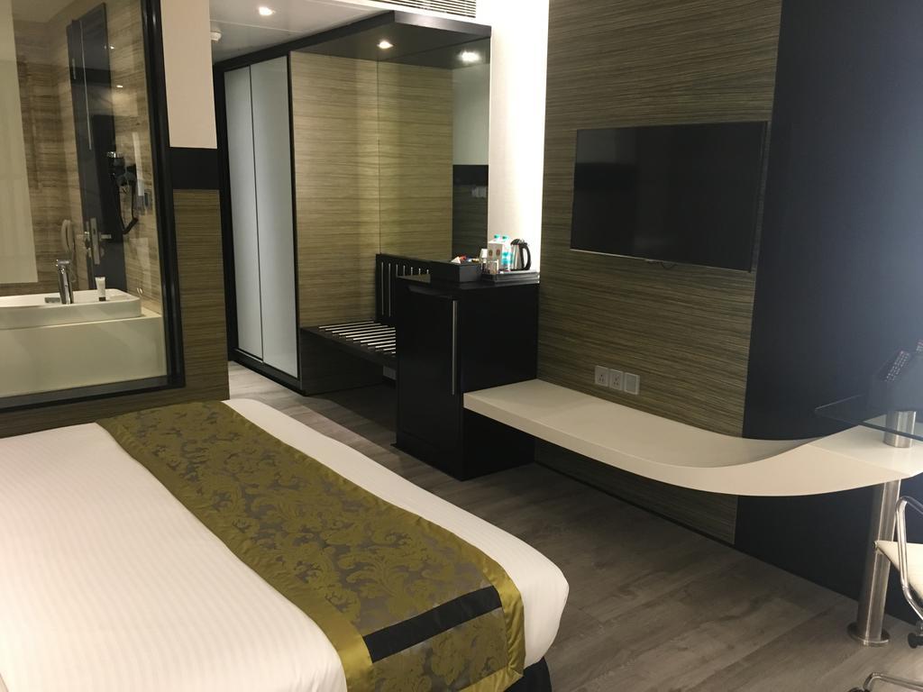 מומביי The Empresa Hotel מראה חיצוני תמונה
