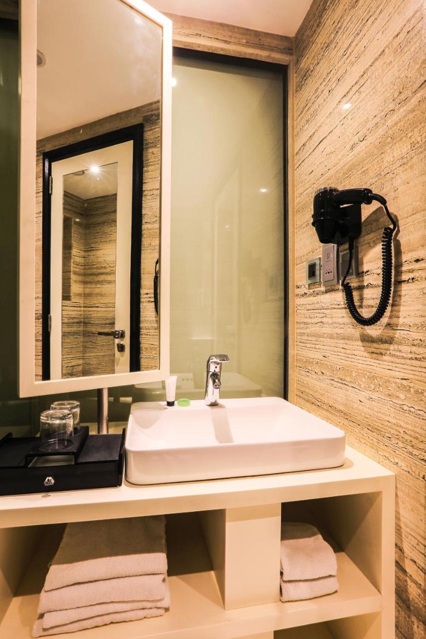 מומביי The Empresa Hotel מראה חיצוני תמונה