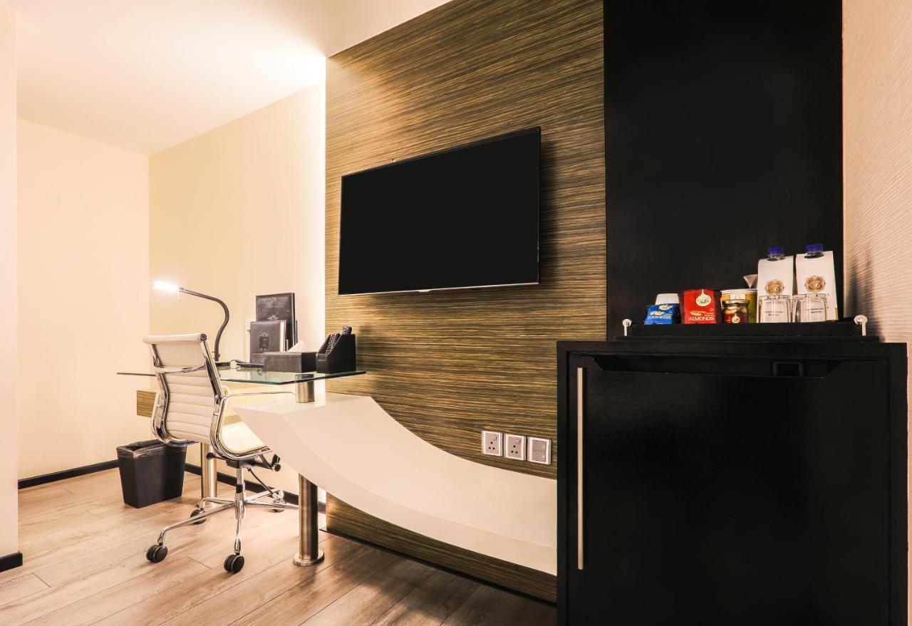 מומביי The Empresa Hotel מראה חיצוני תמונה